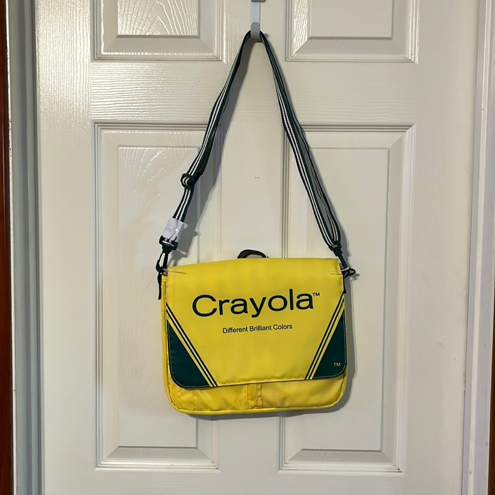 Crayola padded laptop bag